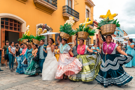 Sesión profesional de fotografía digital para documentar la arquitectura de restaurantes de comida en oaxaca