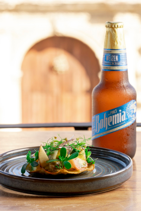 Sesión profesional de fotografía digital para documentar alimentos con su maridaje de bohemia en oaxaca