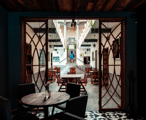 Sesión profesional de fotografía digital para documentar la arquitectura de restaurantes de comida en oaxaca