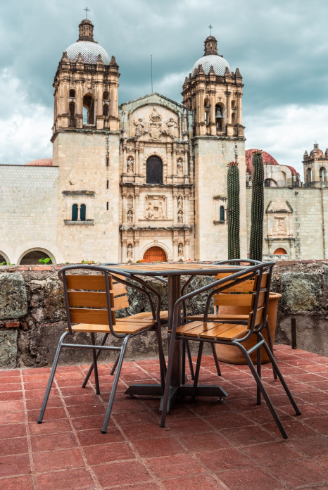 Sesión profesional de fotografía digital para documentar la arquitectura de restaurantes de comida en oaxaca