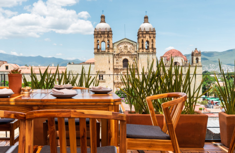 Sesión profesional de fotografía digital para documentar la arquitectura de restaurantes de comida en oaxaca