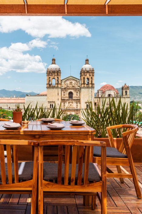 Sesión profesional de fotografía digital para documentar la arquitectura de restaurantes de comida en oaxaca