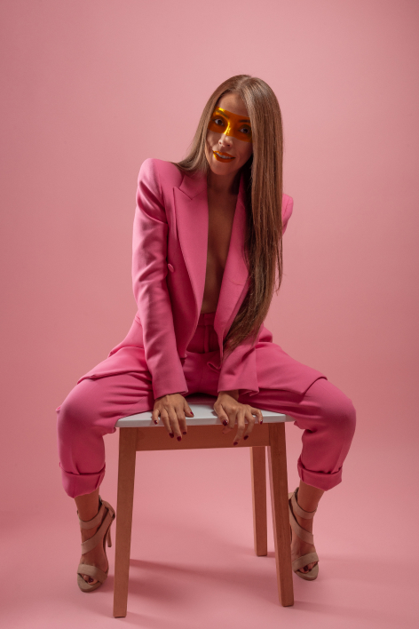 Sesión profesional de fotografía digital para retratos llevada a cabo en estudio