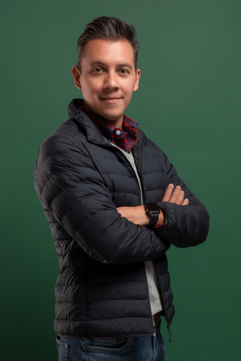 Sesión profesional de fotografía digital para retratos llevada a cabo en estudio