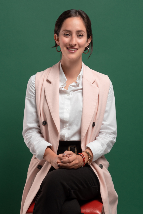 Sesión profesional de fotografía digital para retratos llevada a cabo en estudio