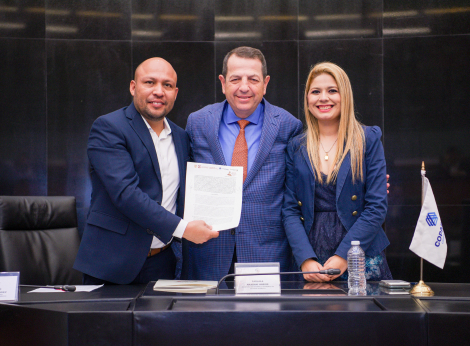 Sesión profesional de fotografía digital para retratos llevada a cabo en locación interior